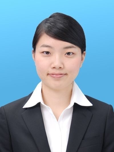 ブルー背景　証明写真