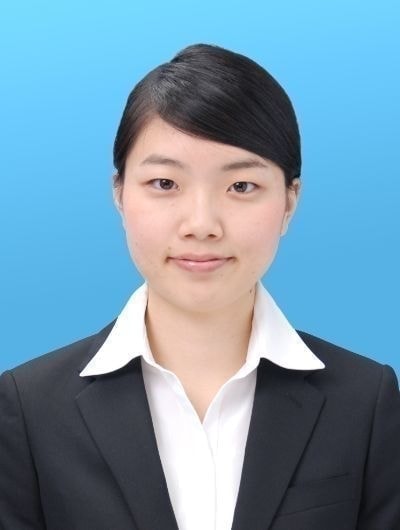 ブルー背景　証明写真