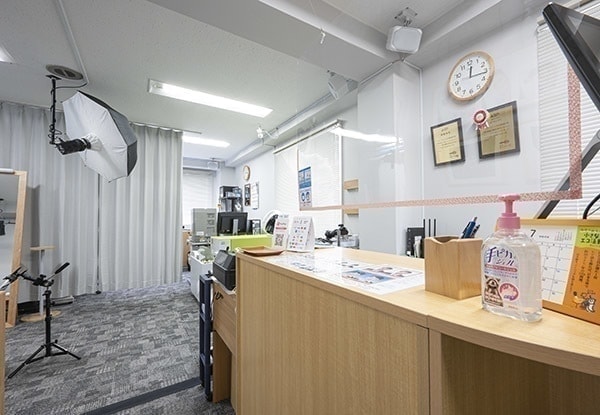 イエロージャケット　受付カウンター